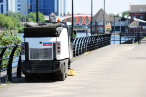 Eine neue Ära des leisen und emissionsfreien Betriebs bei elektrischen Kehrfahrzeugen Eine neue Ära des leisen und emissionsfreien Betriebs bei elektrischen Kehrfahrzeugen