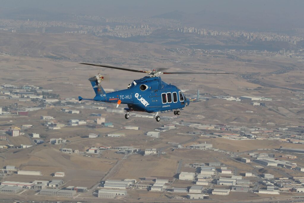 A Double Source of Pride for Turkish Aviation: A New HÜRJET Flight and the First GÖKBEY Delivery to the Police